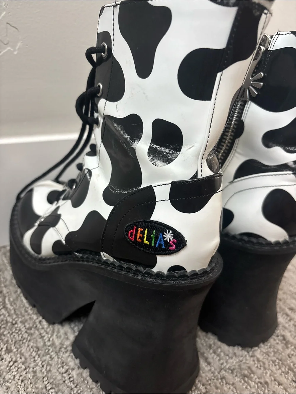 dELiA*s bold cow